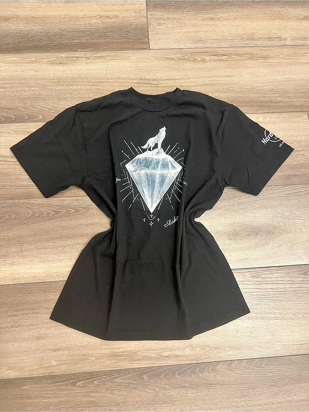 Hard Rock Cafe Hard Rock X Shakira Diamond Wolf Tee Black & White